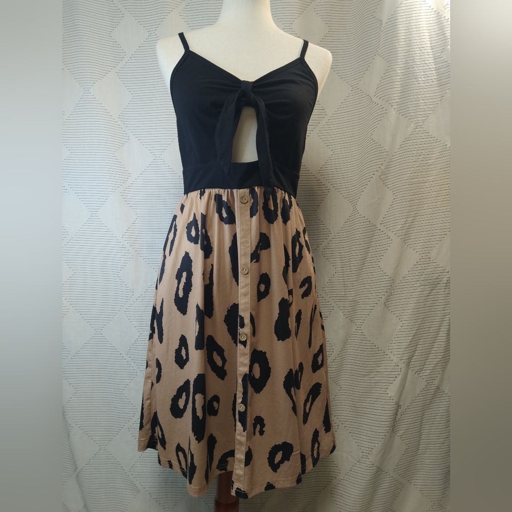 Black & Leopard Print Dress With Pockets and Adjustable Straps size Medium